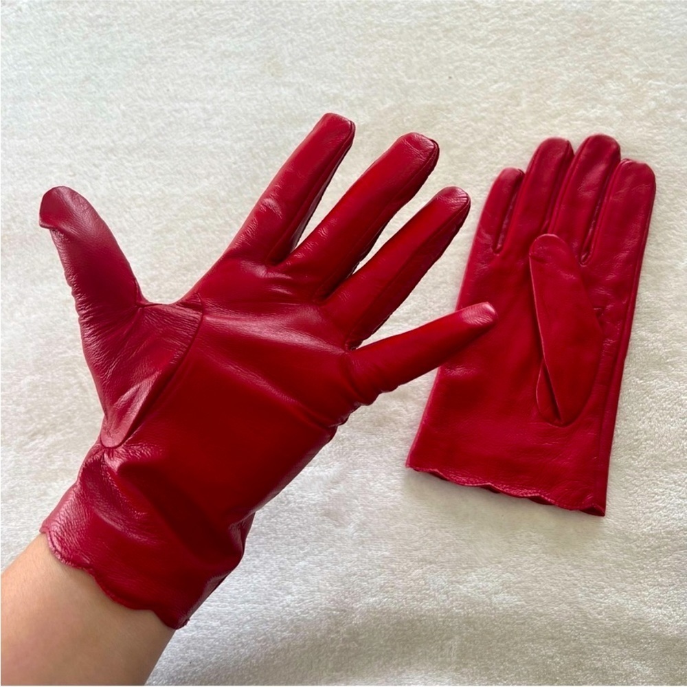 Vintage red faux leather gloves medium large scalloped coquette mod mob wife